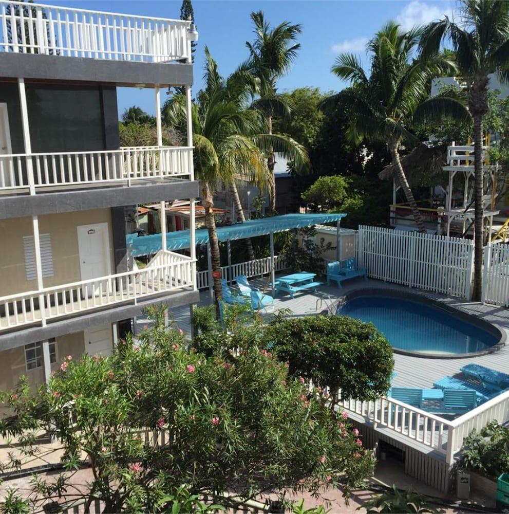 China Town Hotel Caye Caulker Esterno foto