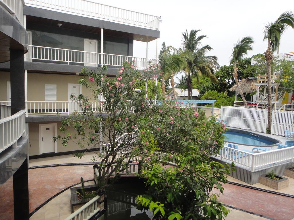 China Town Hotel Caye Caulker Esterno foto