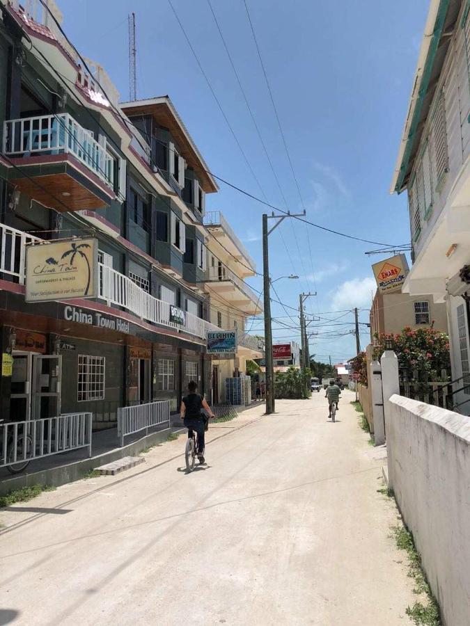 China Town Hotel Caye Caulker Esterno foto